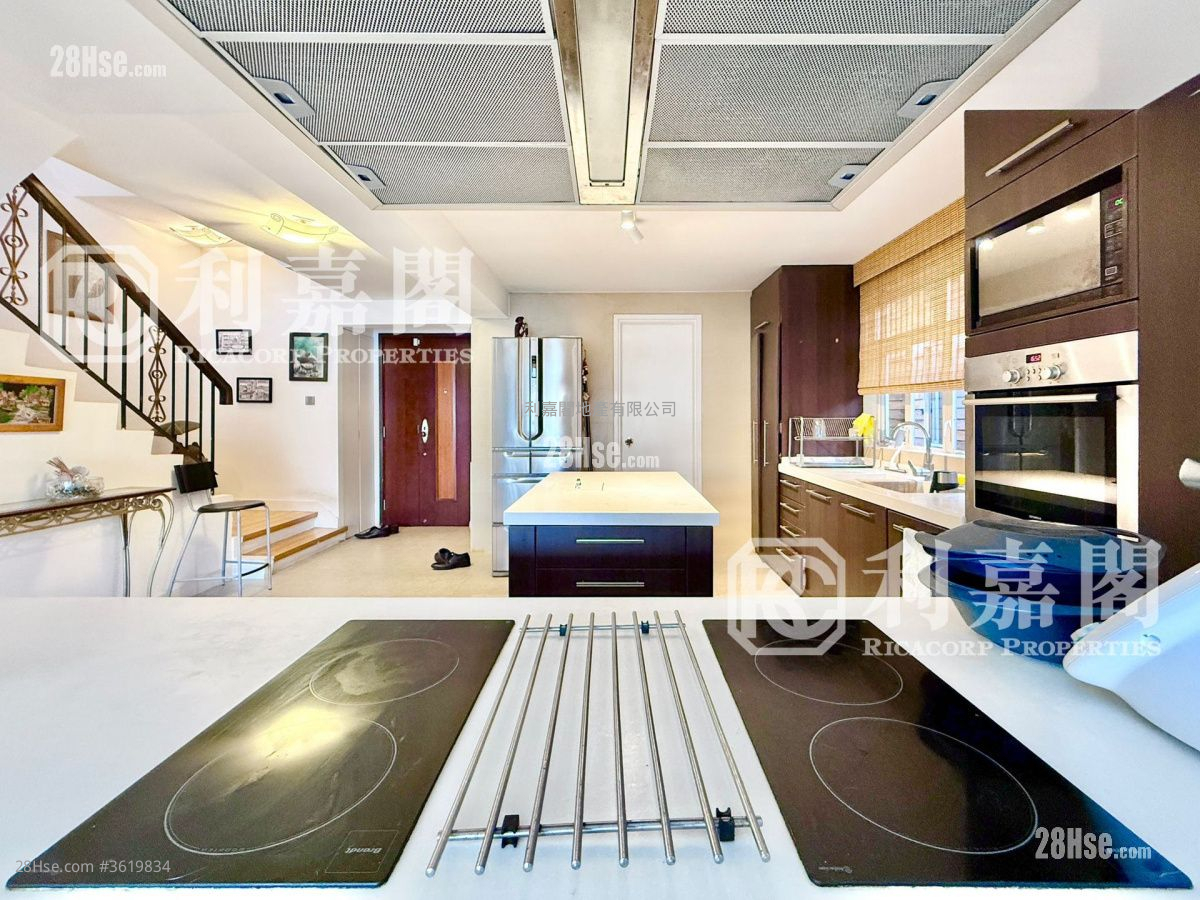 Venice Villa Sell 4 Bedrooms , 4 Bathrooms 2,100 ft² Venice Villa Sell 4 Bedrooms , 4 Bathrooms 2,100 ft²