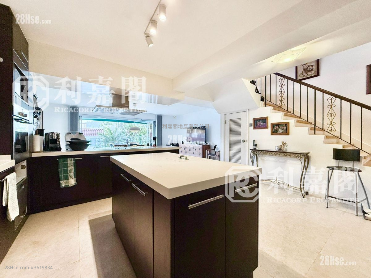 Venice Villa Sell 4 Bedrooms , 4 Bathrooms 2,100 ft² Venice Villa Sell 4 Bedrooms , 4 Bathrooms 2,100 ft²
