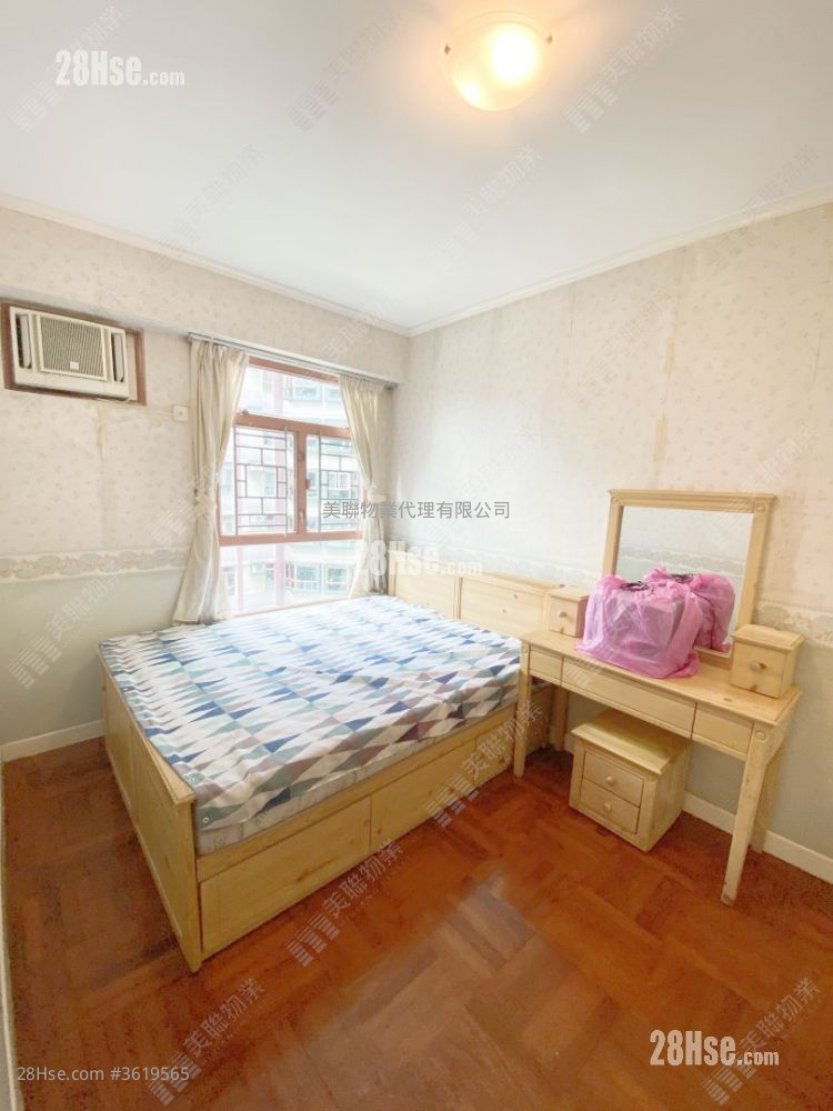 Greenpark Villa Sell 3 Bedrooms , 2 Bathrooms 716 ft² Greenpark Villa Sell 3 Bedrooms , 2 Bathrooms 716 ft²