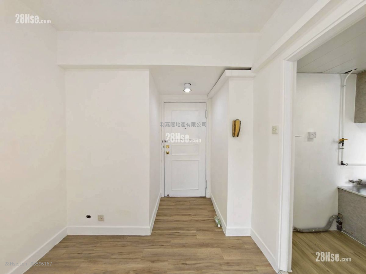 Ho Shun Tai Building Sell 2 Bedrooms 290 ft²