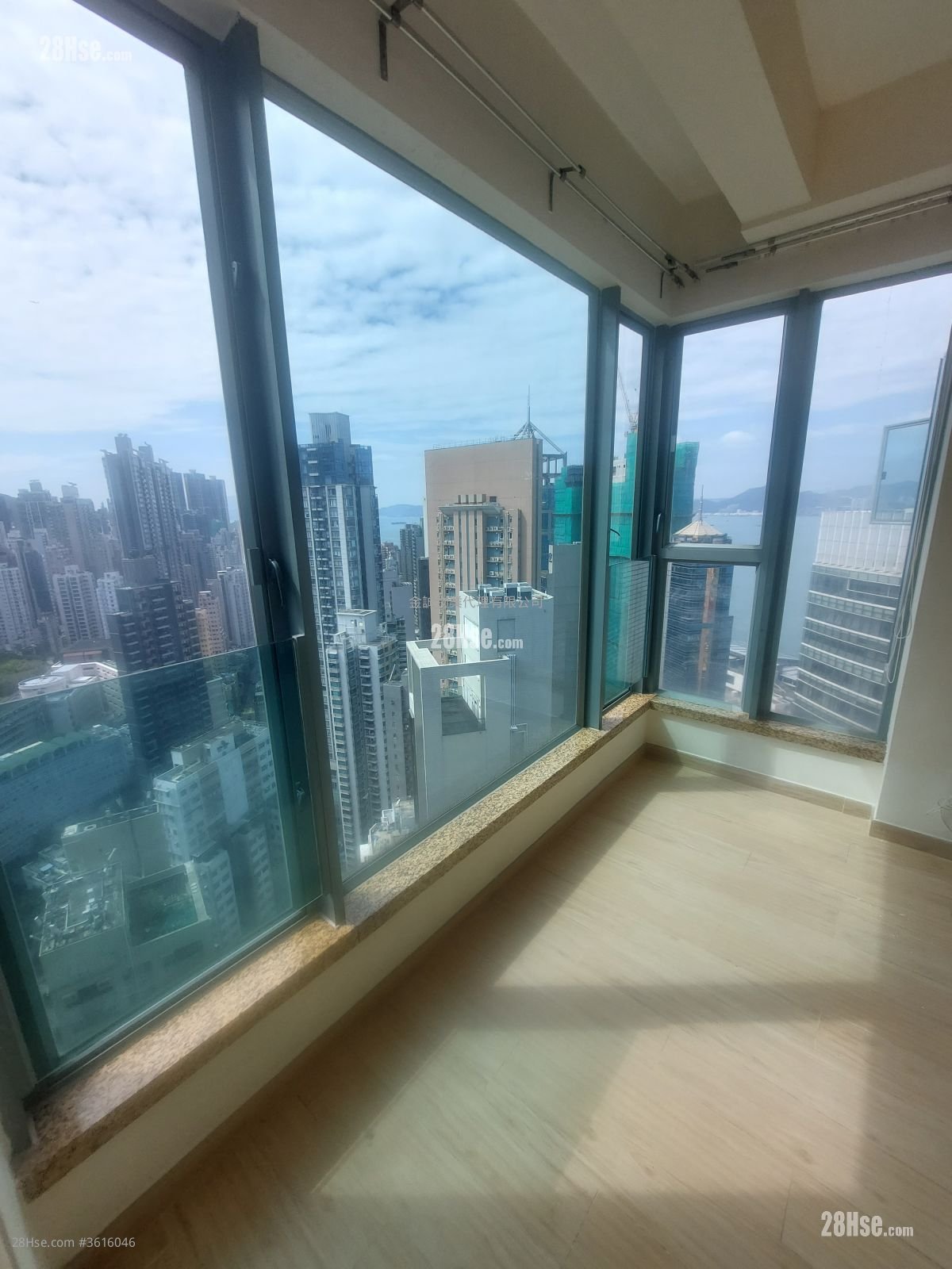 Queen's Terrace Rental 2 Bedrooms , 1 Bathroom 411 ft² Queen's Terrace Rental 2 Bedrooms , 1 Bathroom 411 ft²