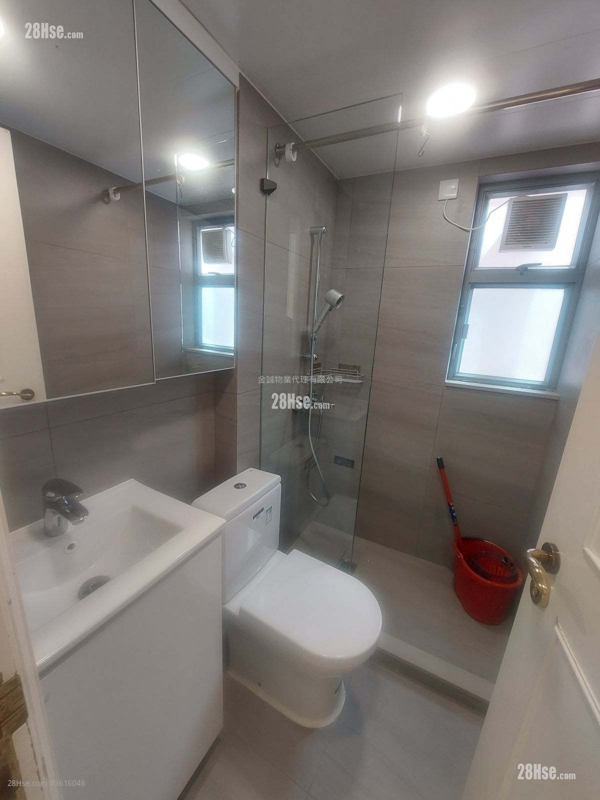 Queen's Terrace Rental 2 Bedrooms , 1 Bathroom 411 ft² Queen's Terrace Rental 2 Bedrooms , 1 Bathroom 411 ft²