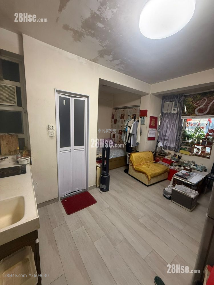 Man King Building Sell Studio , 1 Bathroom 214 ft²