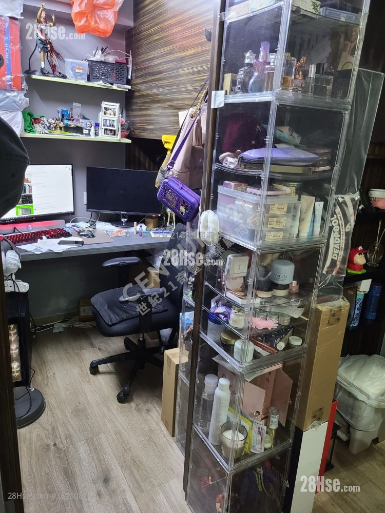 Kam Fung Court Sell 2 Bedrooms , 1 Bathroom 540 ft² Kam Fung Court Sell 2 Bedrooms , 1 Bathroom 540 ft²
