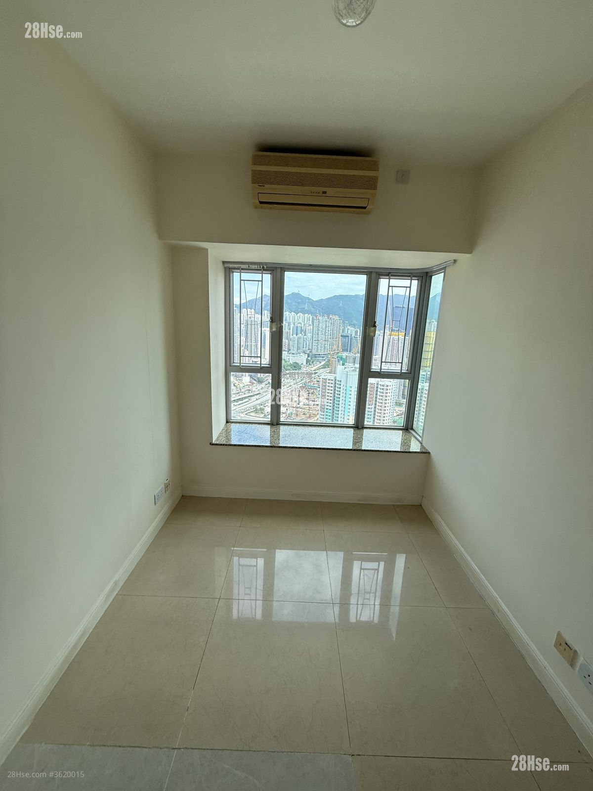 Sky Tower Rental 521 ft² Sky Tower Rental 521 ft²