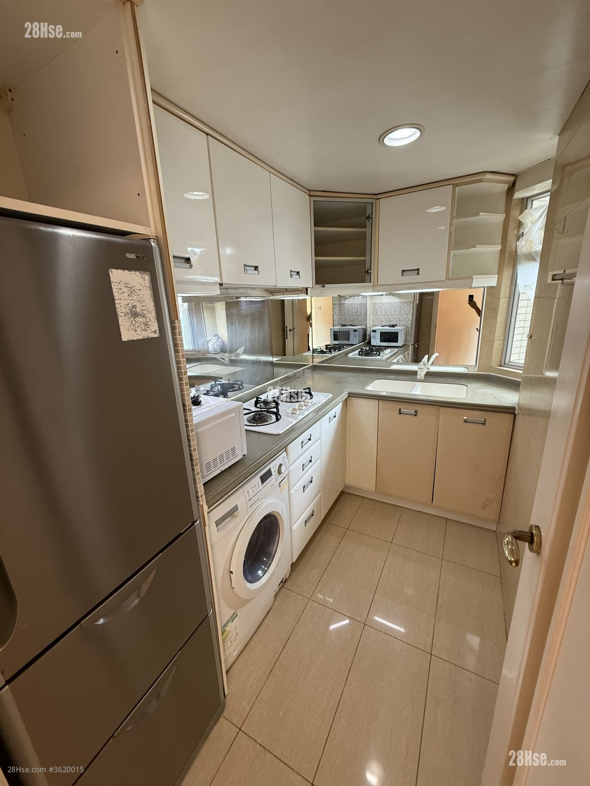 Sky Tower Rental 521 ft² Sky Tower Rental 521 ft²