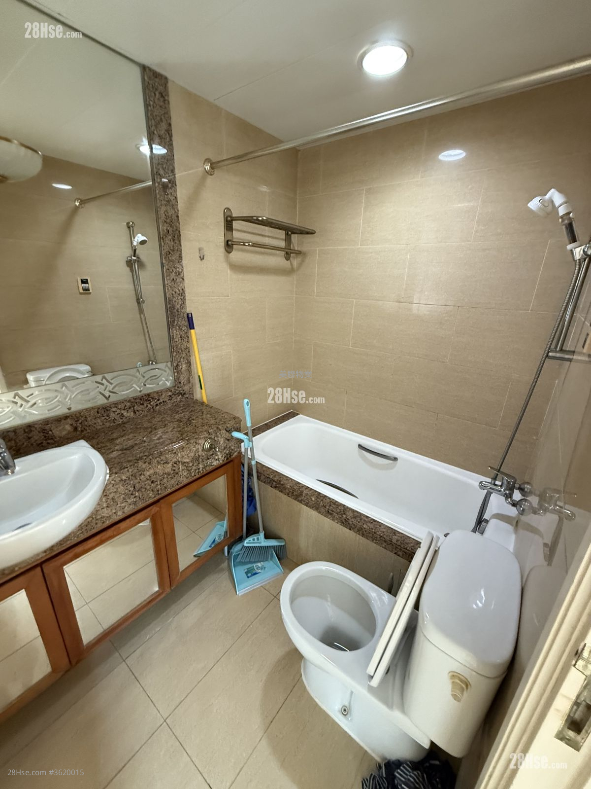 Sky Tower Rental 521 ft² Sky Tower Rental 521 ft²