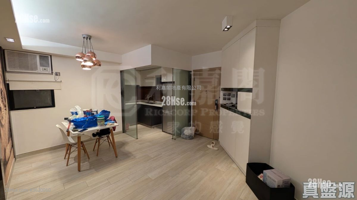 Park Royale Sell 3 Bedrooms 553 ft² Park Royale Sell 3 Bedrooms 553 ft²