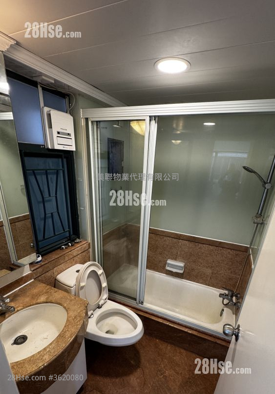 The Metro City Rental 3 Bedrooms , 2 Bathrooms 646 ft² The Metro City Rental 3 Bedrooms , 2 Bathrooms 646 ft²