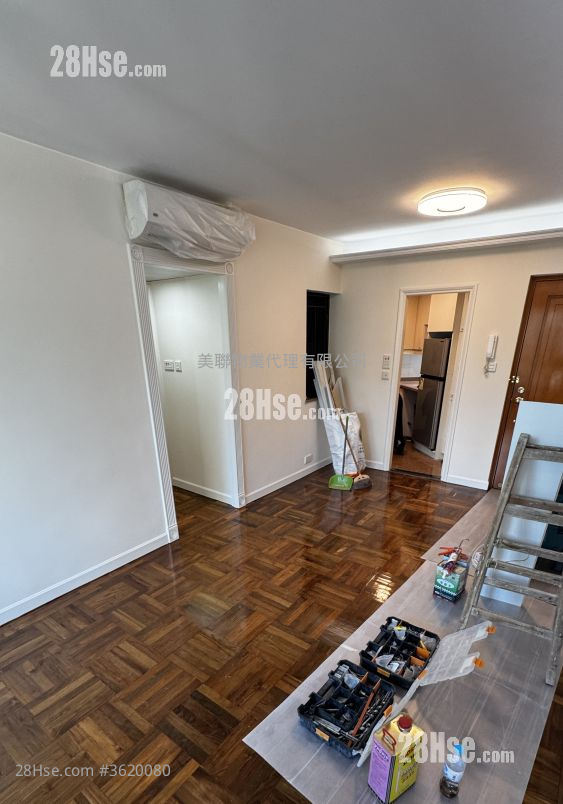 The Metro City Rental 3 Bedrooms , 2 Bathrooms 646 ft² The Metro City Rental 3 Bedrooms , 2 Bathrooms 646 ft²