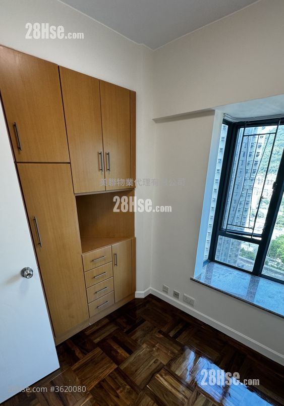 The Metro City Rental 3 Bedrooms , 2 Bathrooms 646 ft² The Metro City Rental 3 Bedrooms , 2 Bathrooms 646 ft²