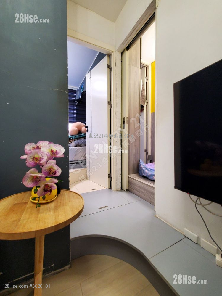 Kam Fai Court Sell 2 Bedrooms , 1 Bathroom 381 ft²