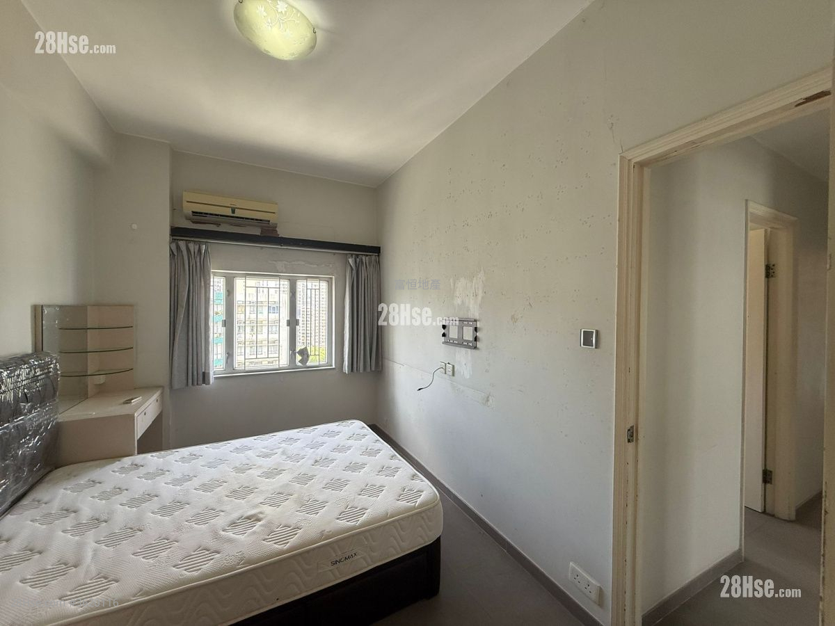 Whampoa Garden Sell 4 Bedrooms , 2 Bathrooms 729 ft² Whampoa Garden Sell 4 Bedrooms , 2 Bathrooms 729 ft²
