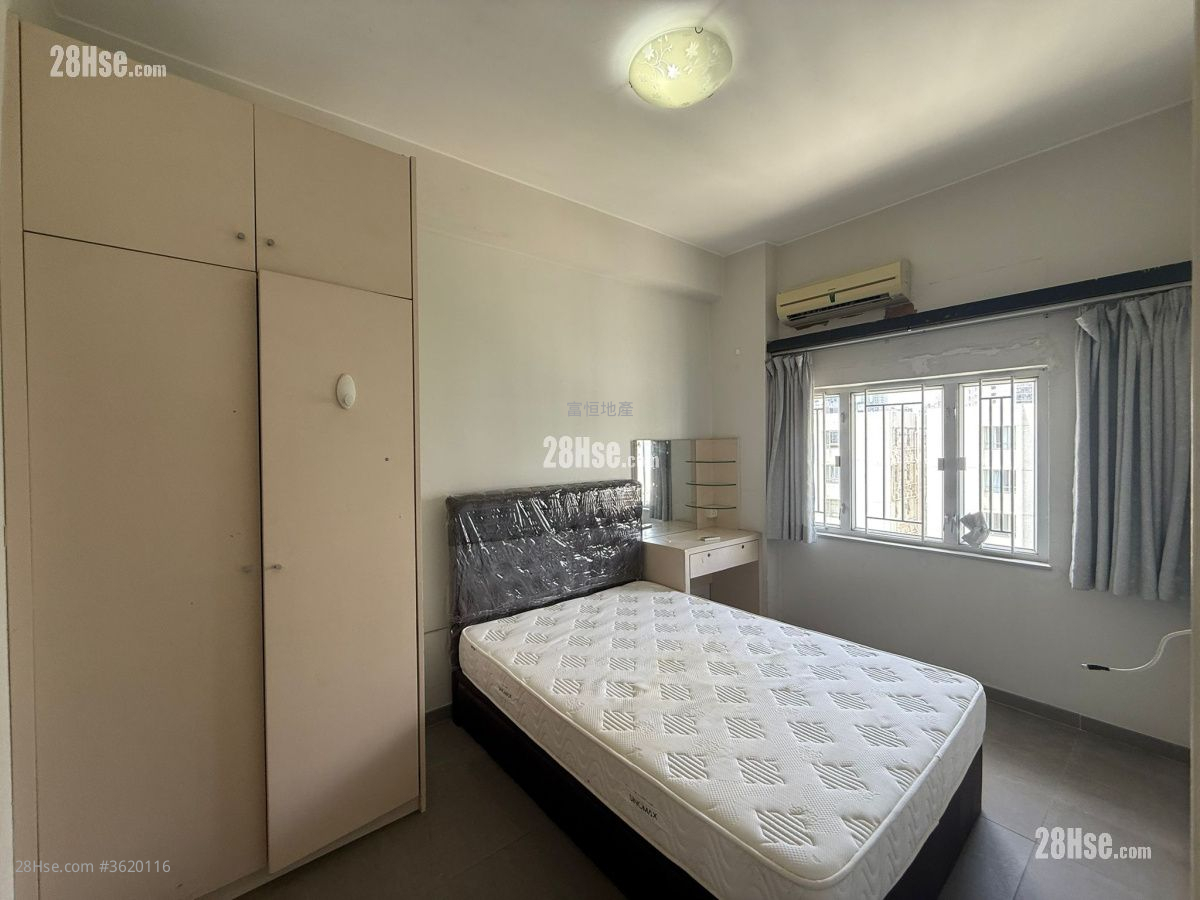 Whampoa Garden Sell 4 Bedrooms , 2 Bathrooms 729 ft² Whampoa Garden Sell 4 Bedrooms , 2 Bathrooms 729 ft²