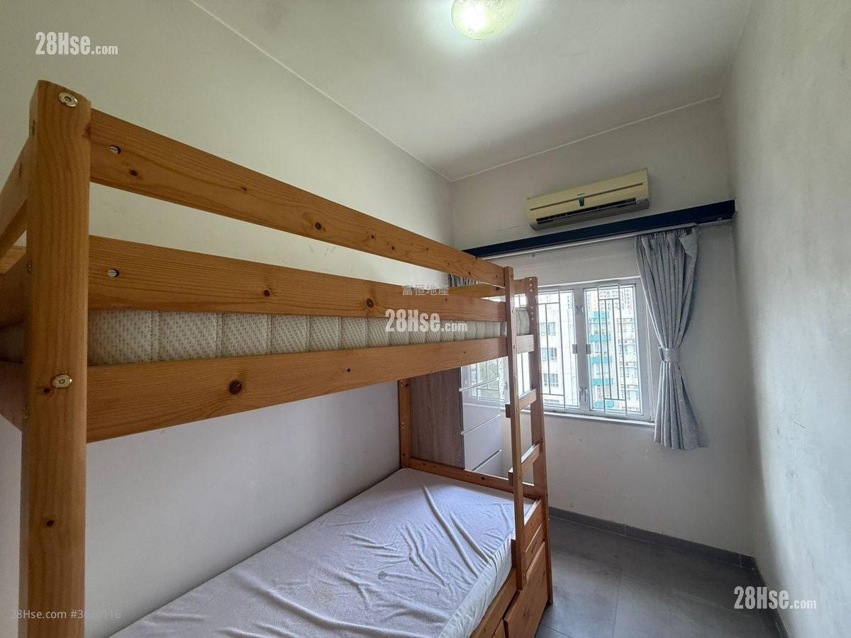 Whampoa Garden Sell 4 Bedrooms , 2 Bathrooms 729 ft² Whampoa Garden Sell 4 Bedrooms , 2 Bathrooms 729 ft²