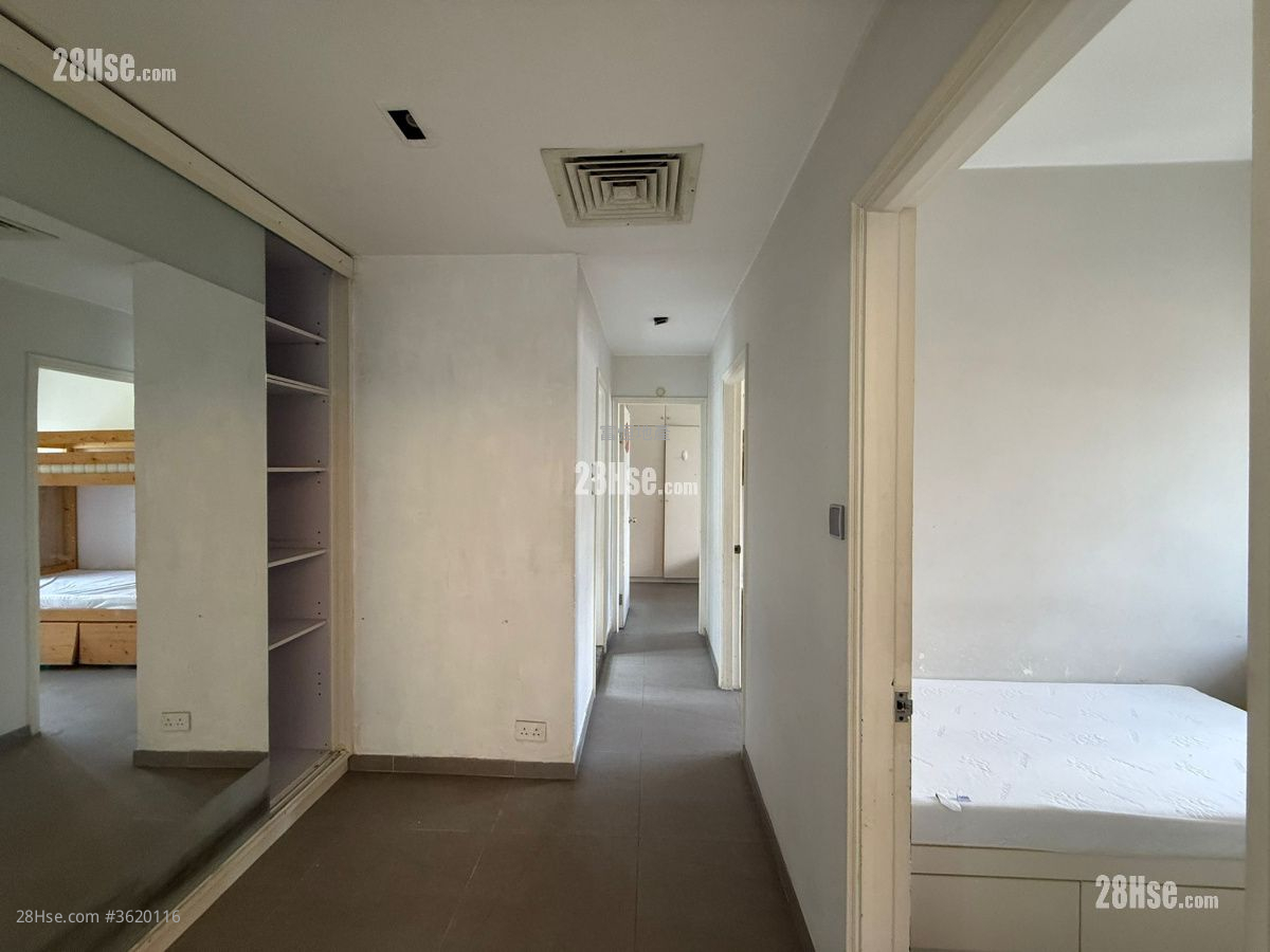 Whampoa Garden Sell 4 Bedrooms , 2 Bathrooms 729 ft² Whampoa Garden Sell 4 Bedrooms , 2 Bathrooms 729 ft²