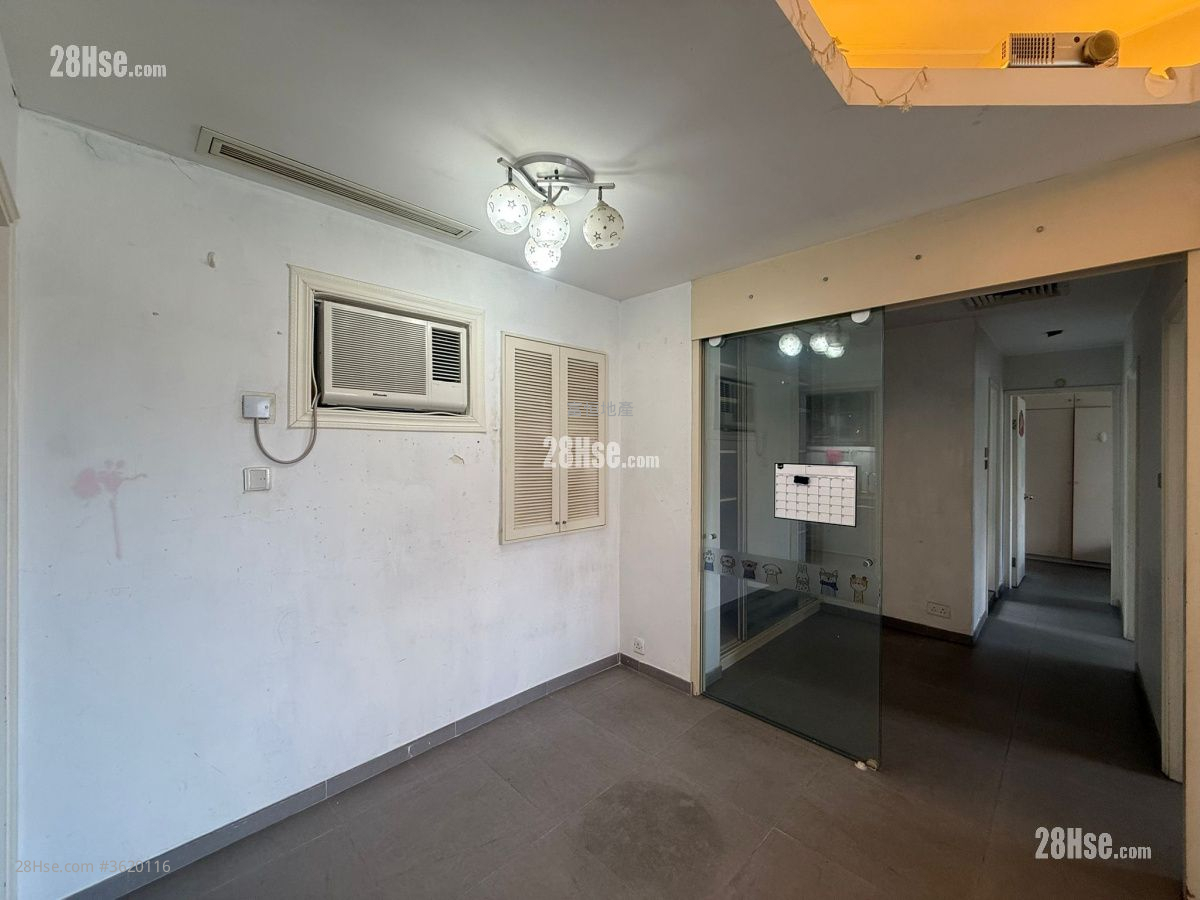 Whampoa Garden Sell 4 Bedrooms , 2 Bathrooms 729 ft² Whampoa Garden Sell 4 Bedrooms , 2 Bathrooms 729 ft²
