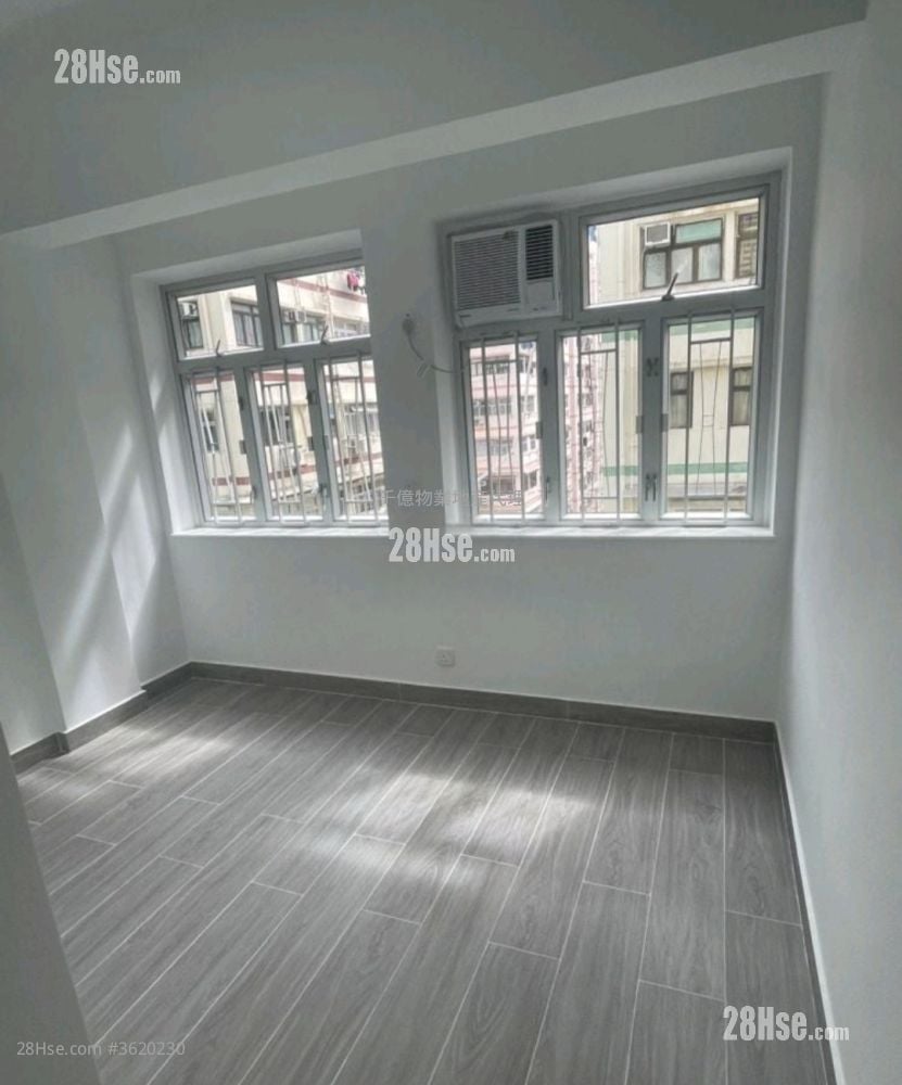 Chung Wo Building Sell 2 Bedrooms 400 ft²