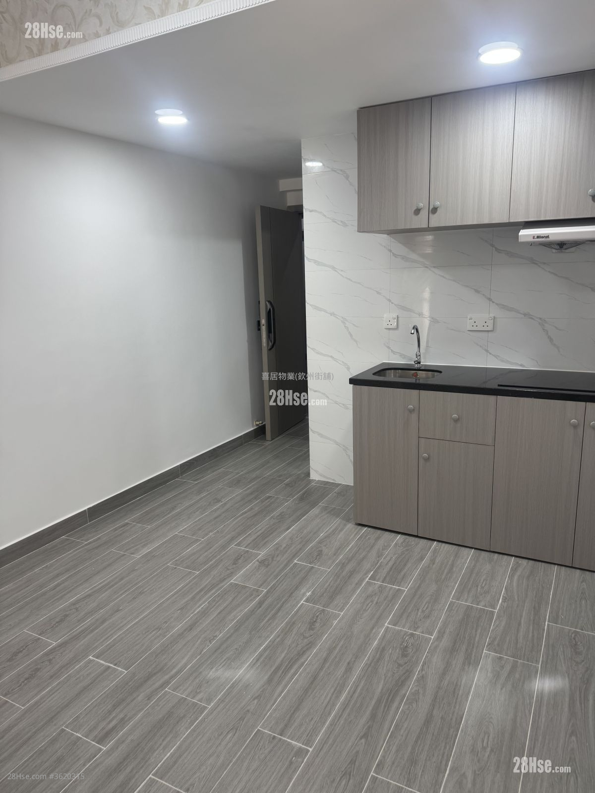 Chung Wo Building Sell 2 Bedrooms , 1 Bathroom 400 ft²