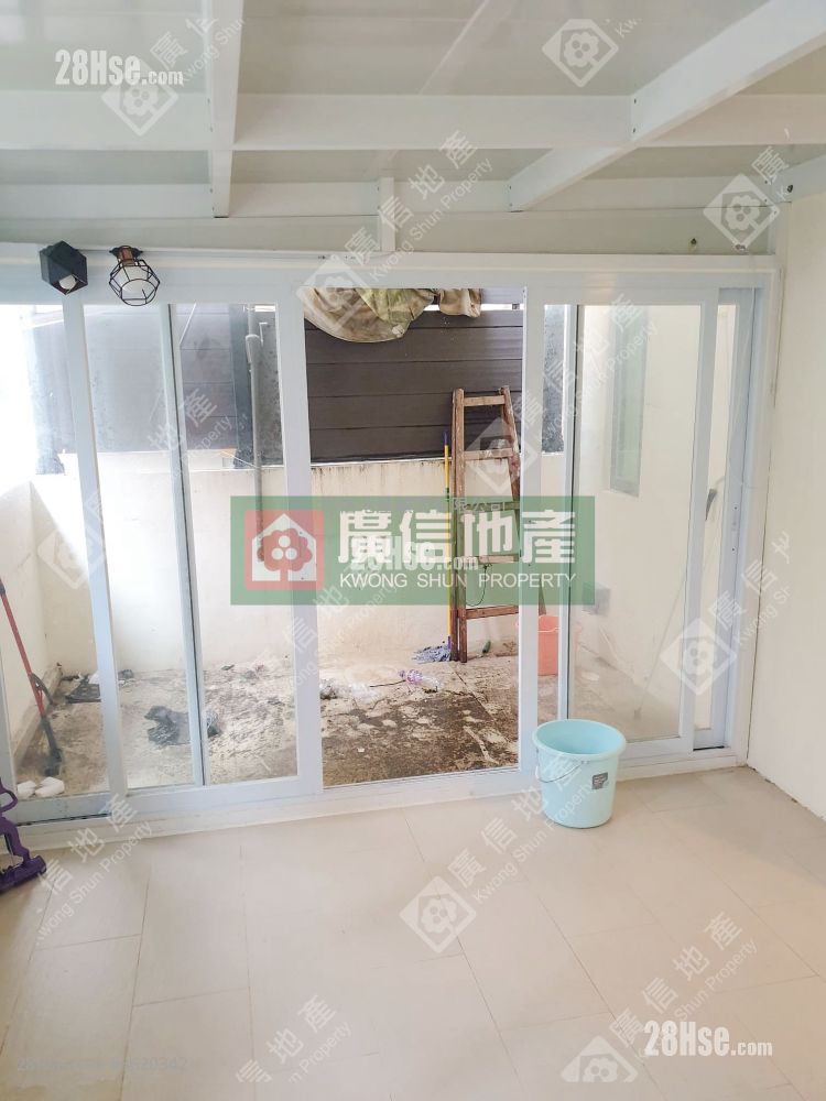 Lai Tong Building Sell Studio , 1 Bathroom 238 ft² Lai Tong Building Sell Studio , 1 Bathroom 238 ft²