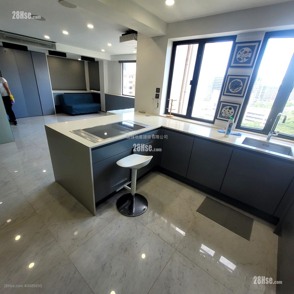 Sunshine Building Rental Studio 461 ft² Sunshine Building Rental Studio 461 ft²