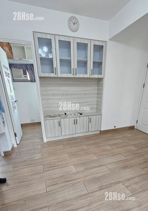 Chun King Court Sell 3 Bedrooms , 1 Bathroom 464 ft² Chun King Court Sell 3 Bedrooms , 1 Bathroom 464 ft²