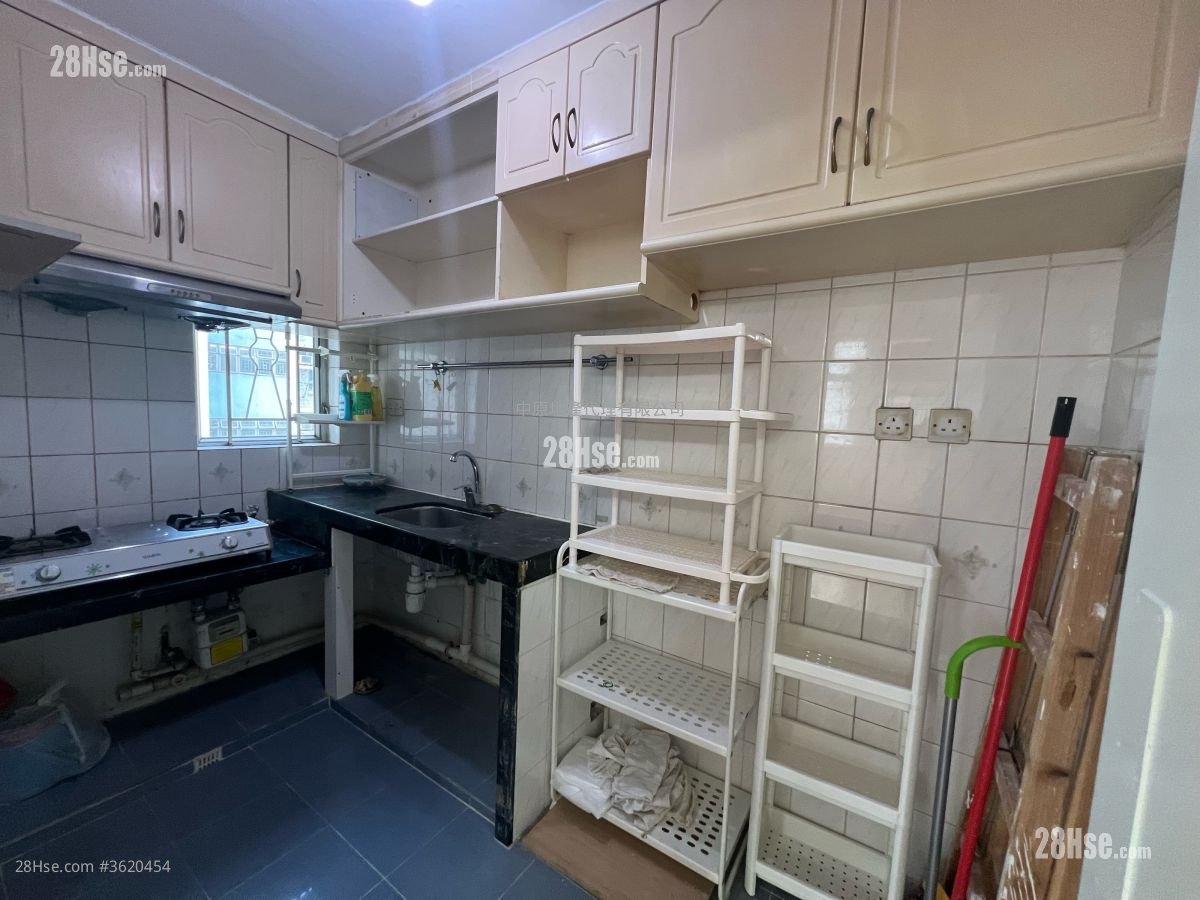 Charming Garden Rental 3 Bedrooms 592 ft²