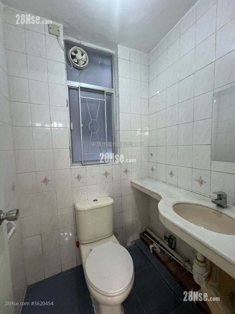 Charming Garden Rental 3 Bedrooms 592 ft² Charming Garden Rental 3 Bedrooms 592 ft²