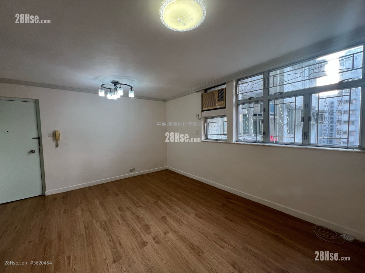 Charming Garden Rental 3 Bedrooms 592 ft² Charming Garden Rental 3 Bedrooms 592 ft²