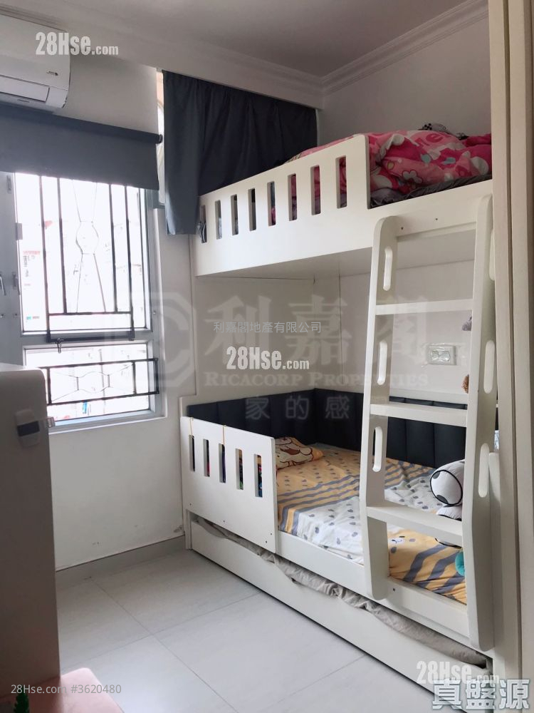 Lai Yan Court Sell 2 Bedrooms , 1 Bathroom 428 ft² Lai Yan Court Sell 2 Bedrooms , 1 Bathroom 428 ft²