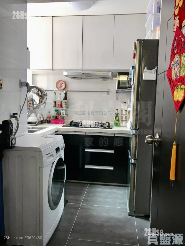 Lai Yan Court Sell 2 Bedrooms , 1 Bathroom 428 ft² Lai Yan Court Sell 2 Bedrooms , 1 Bathroom 428 ft²