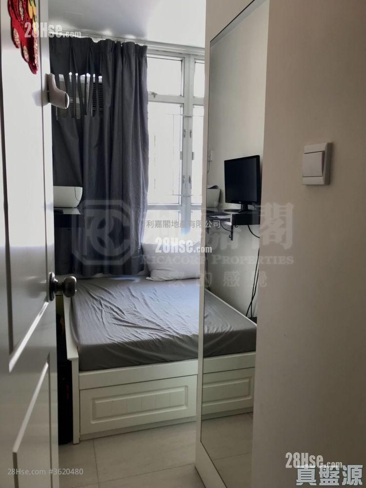 Lai Yan Court Sell 2 Bedrooms , 1 Bathroom 428 ft² Lai Yan Court Sell 2 Bedrooms , 1 Bathroom 428 ft²