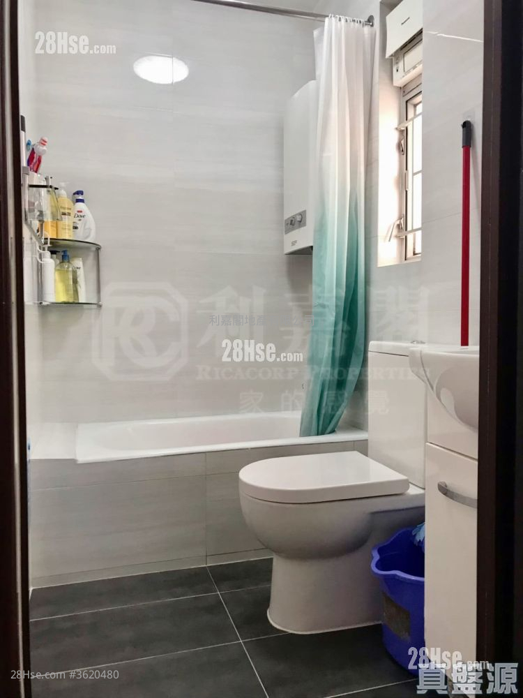 Lai Yan Court Sell 2 Bedrooms , 1 Bathroom 428 ft² Lai Yan Court Sell 2 Bedrooms , 1 Bathroom 428 ft²