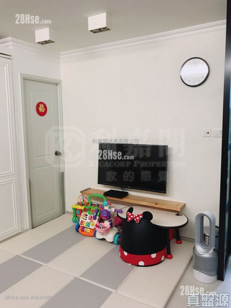 Lai Yan Court Sell 2 Bedrooms , 1 Bathroom 428 ft² Lai Yan Court Sell 2 Bedrooms , 1 Bathroom 428 ft²