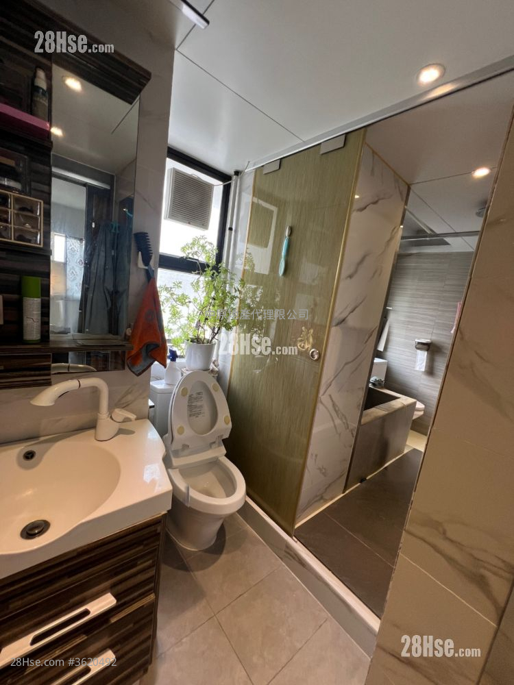 華翠園 售盤 3 房 , 3 浴室 1,143 平方呎 華翠園 售盤 3 房 , 3 浴室 1,143 平方呎