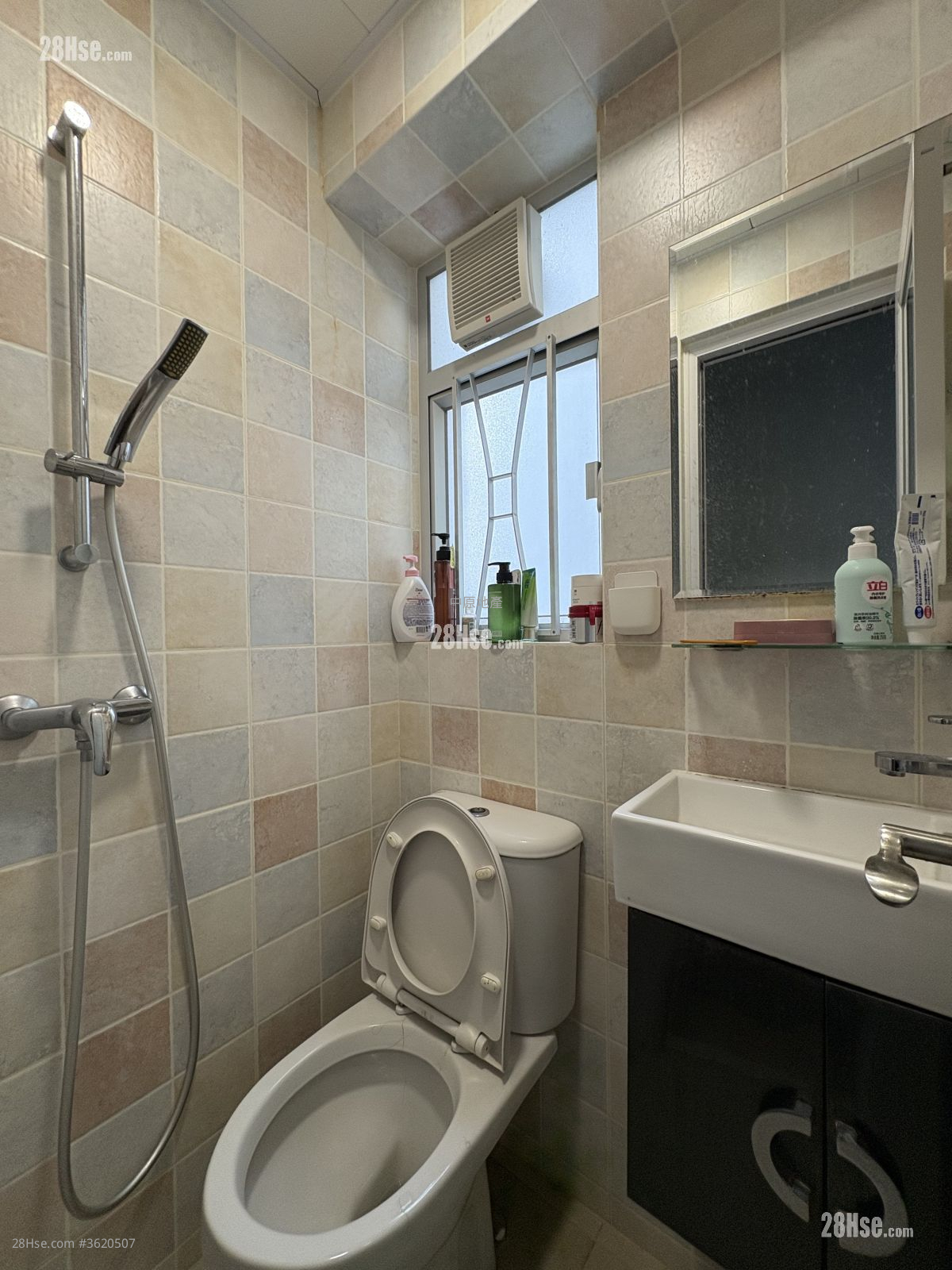 Tung Choi Building Rental 4 Bedrooms , 2 Bathrooms 60 ft² Tung Choi Building Rental 4 Bedrooms , 2 Bathrooms 60 ft²