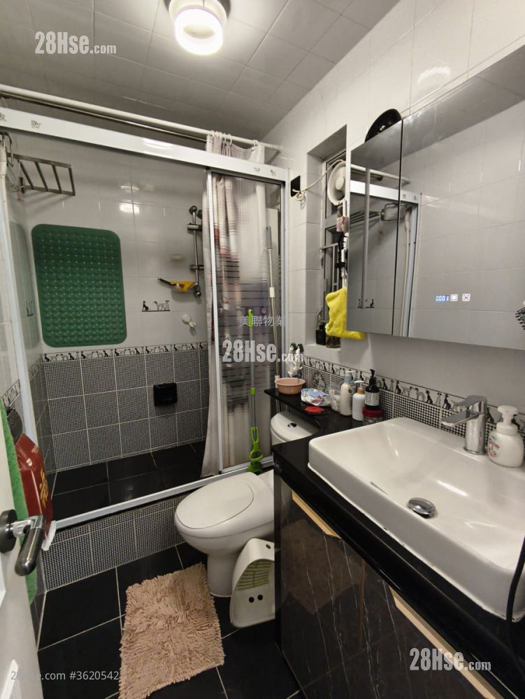 Yu Tung Court Sell 3 Bedrooms , 1 Bathroom 634 ft² Yu Tung Court Sell 3 Bedrooms , 1 Bathroom 634 ft²