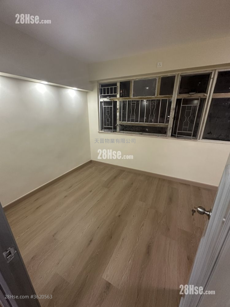 Kwong Yiu Mansion  Sell 3 Bedrooms , 1 Bathroom 574 ft² Kwong Yiu Mansion  Sell 3 Bedrooms , 1 Bathroom 574 ft²