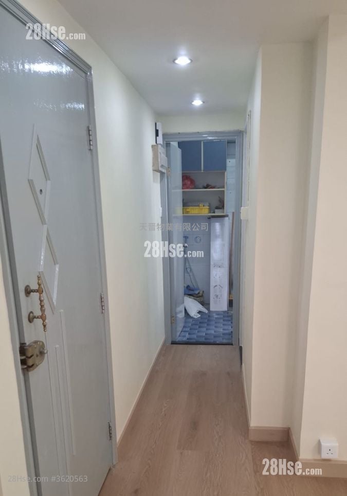 Kwong Yiu Mansion  Sell 3 Bedrooms , 1 Bathroom 574 ft² Kwong Yiu Mansion  Sell 3 Bedrooms , 1 Bathroom 574 ft²