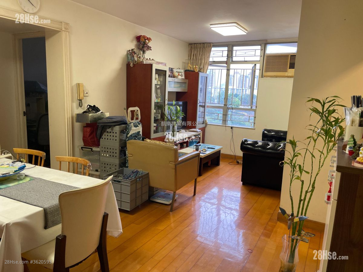 Kwun Hei Court Sell 3 Bedrooms , 1 Bathroom 601 ft²