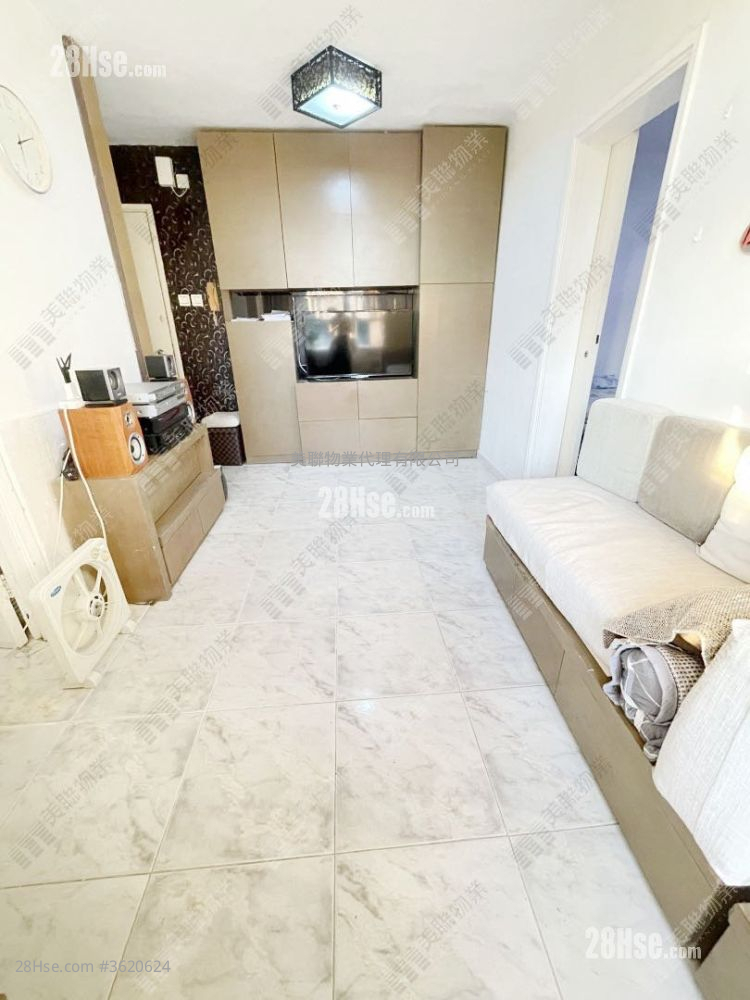 Yan Shing Court Sell 2 Bedrooms 401 ft²