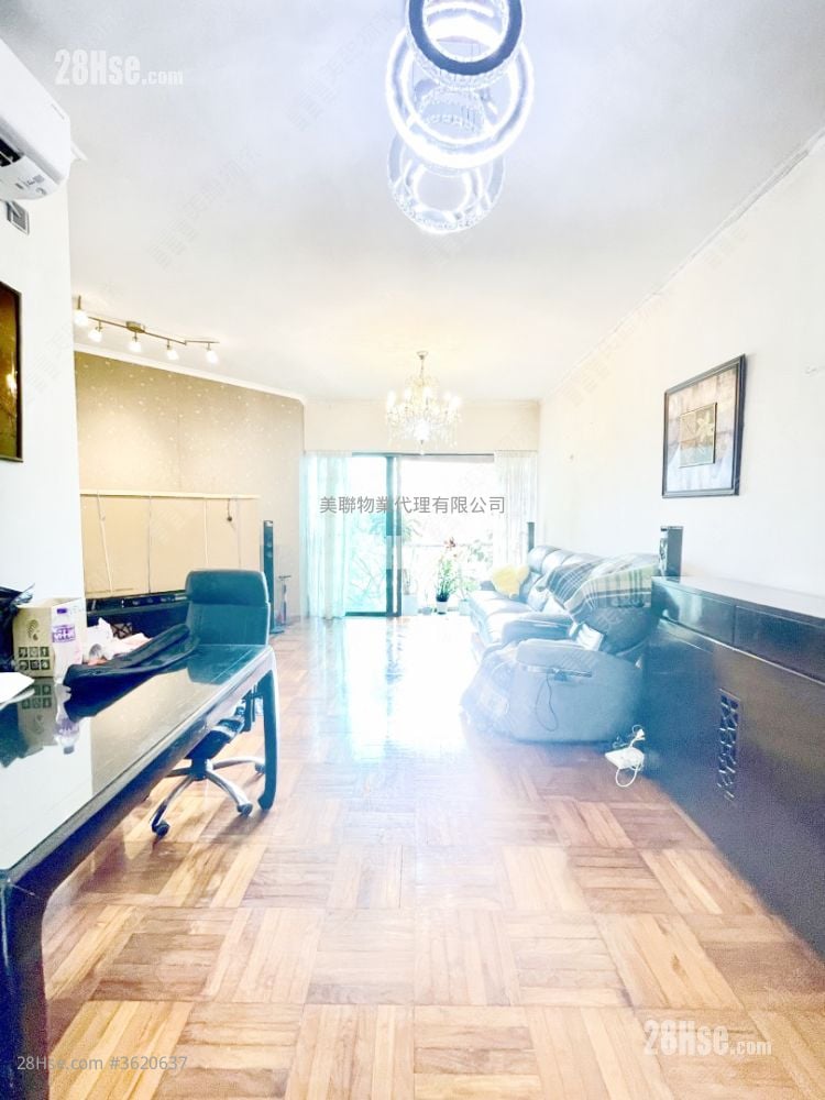 Woodland Crest Sell 3 Bedrooms , 2 Bathrooms 942 ft²
