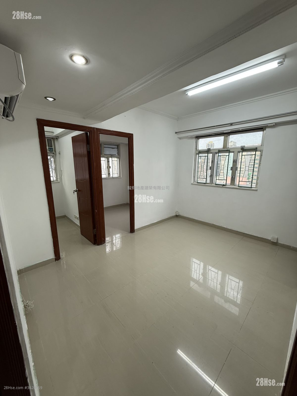 Kam Wah Building Rental 3 Bedrooms , 1 Bathroom 414 ft² Kam Wah Building Rental 3 Bedrooms , 1 Bathroom 414 ft²
