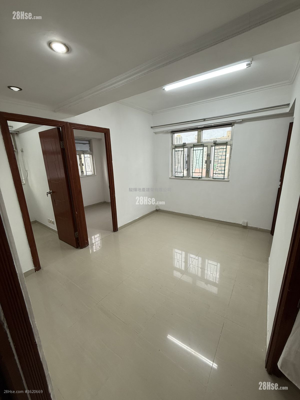 Kam Wah Building Rental 3 Bedrooms , 1 Bathroom 414 ft² Kam Wah Building Rental 3 Bedrooms , 1 Bathroom 414 ft²
