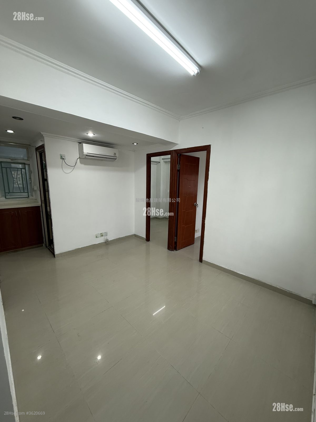 Kam Wah Building Rental 3 Bedrooms , 1 Bathroom 414 ft² Kam Wah Building Rental 3 Bedrooms , 1 Bathroom 414 ft²