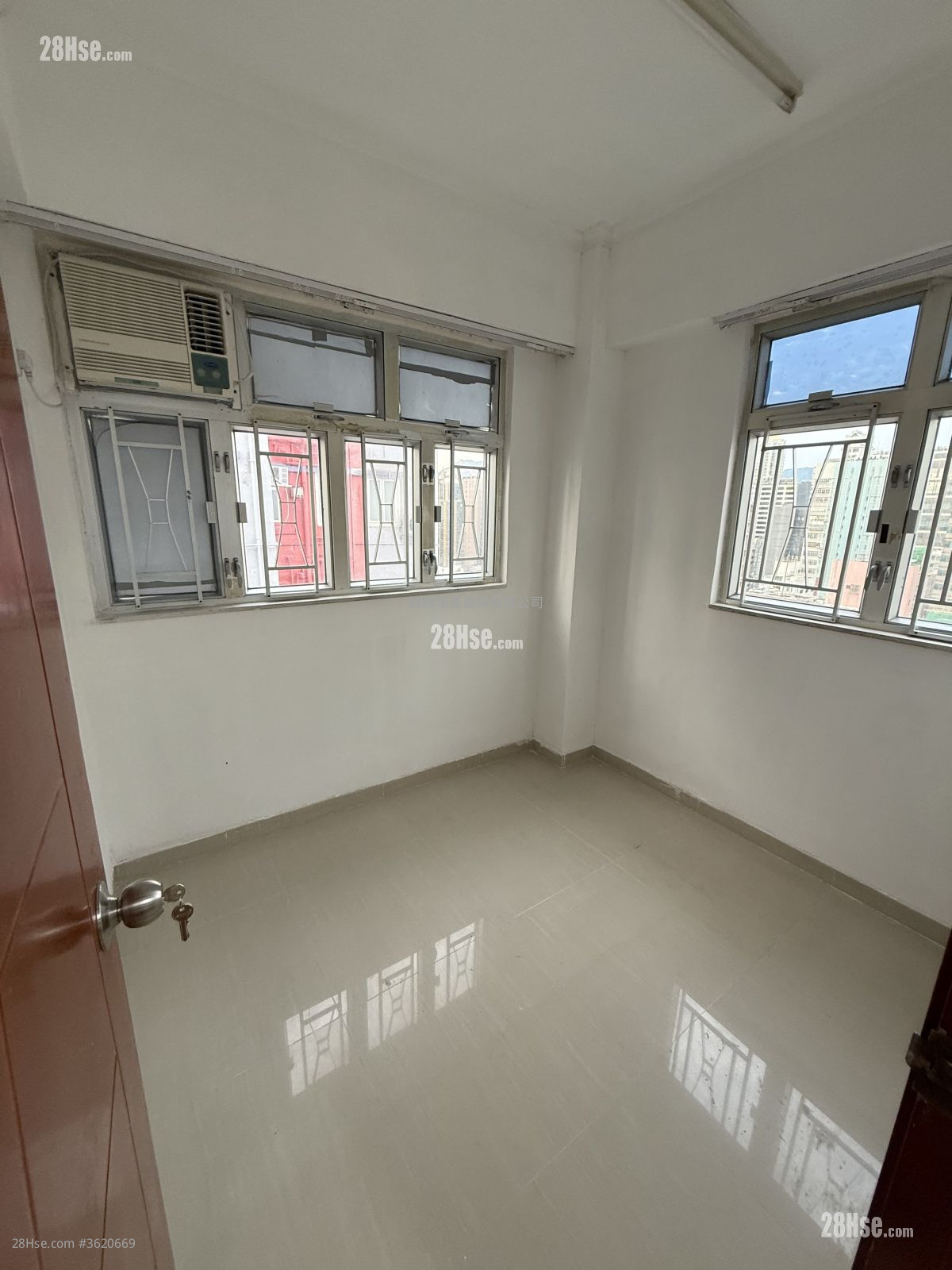 Kam Wah Building Rental 3 Bedrooms , 1 Bathroom 414 ft² Kam Wah Building Rental 3 Bedrooms , 1 Bathroom 414 ft²