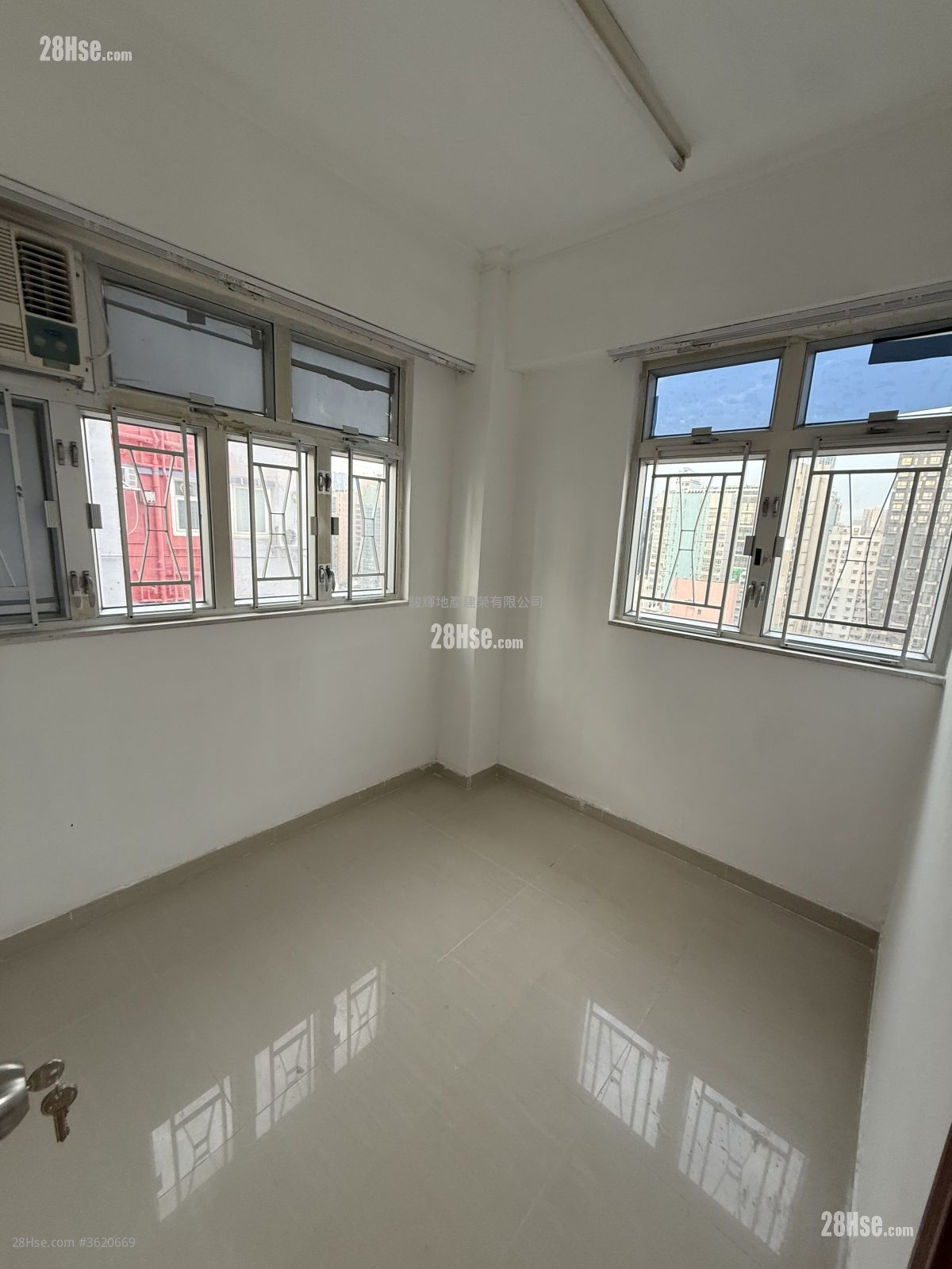 Kam Wah Building Rental 3 Bedrooms , 1 Bathroom 414 ft² Kam Wah Building Rental 3 Bedrooms , 1 Bathroom 414 ft²