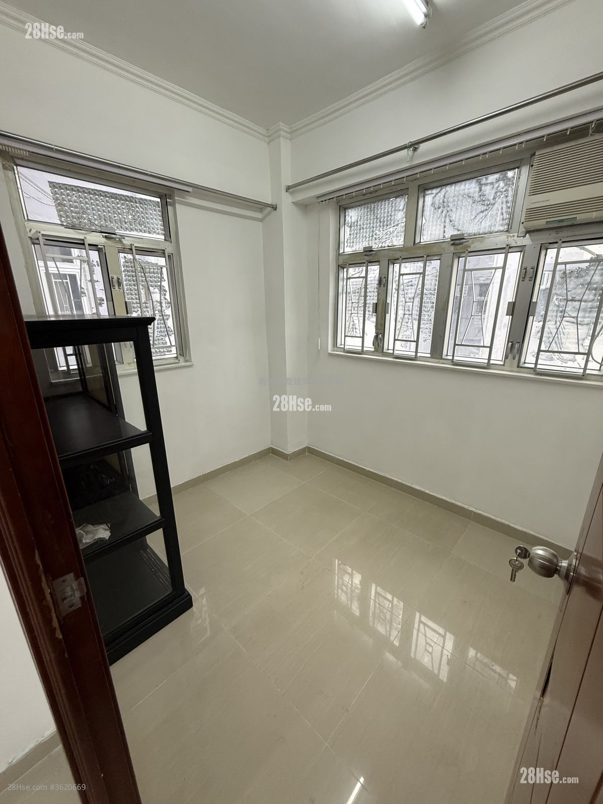 Kam Wah Building Rental 3 Bedrooms , 1 Bathroom 414 ft² Kam Wah Building Rental 3 Bedrooms , 1 Bathroom 414 ft²