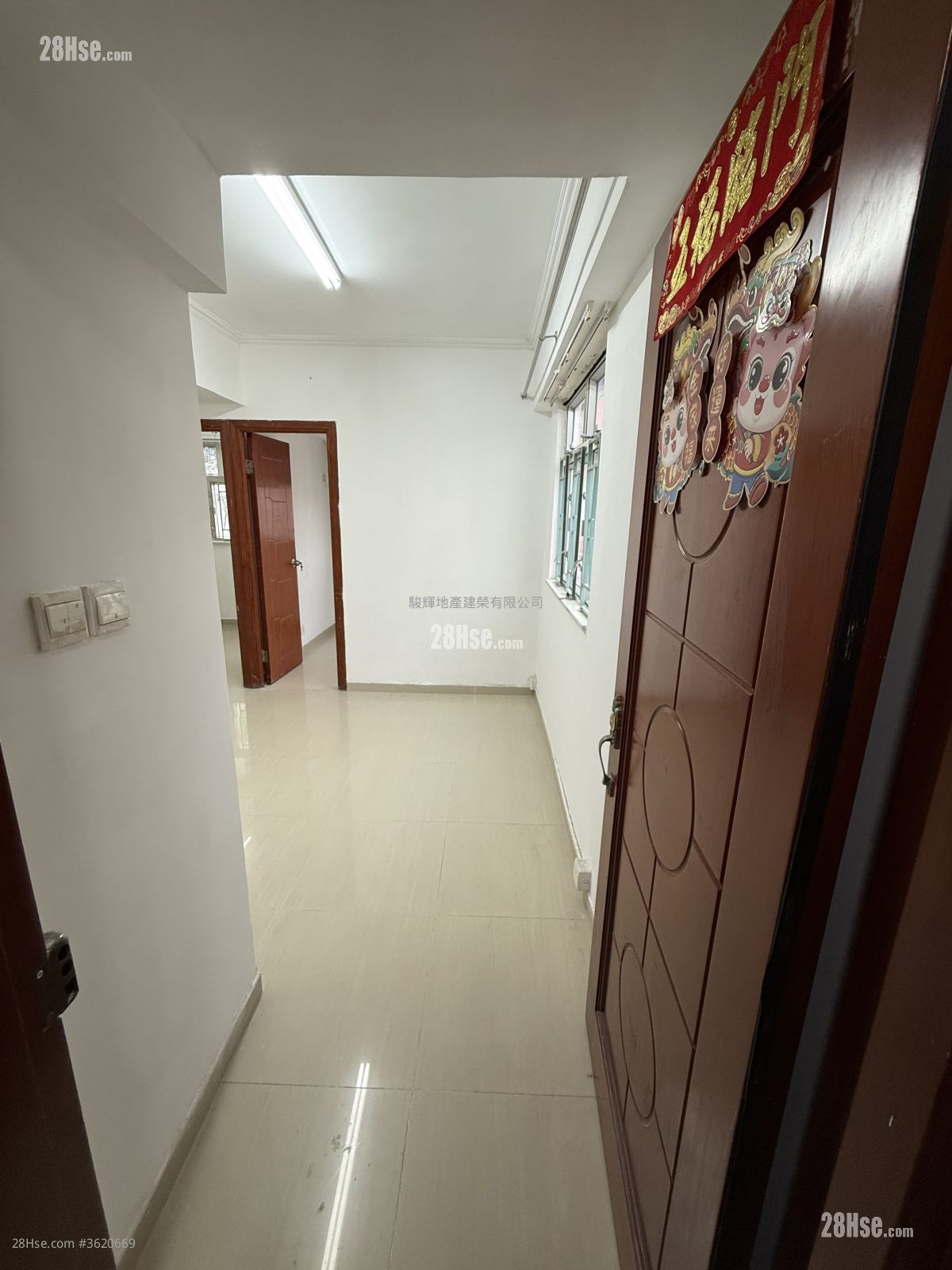Kam Wah Building Rental 3 Bedrooms , 1 Bathroom 414 ft² Kam Wah Building Rental 3 Bedrooms , 1 Bathroom 414 ft²