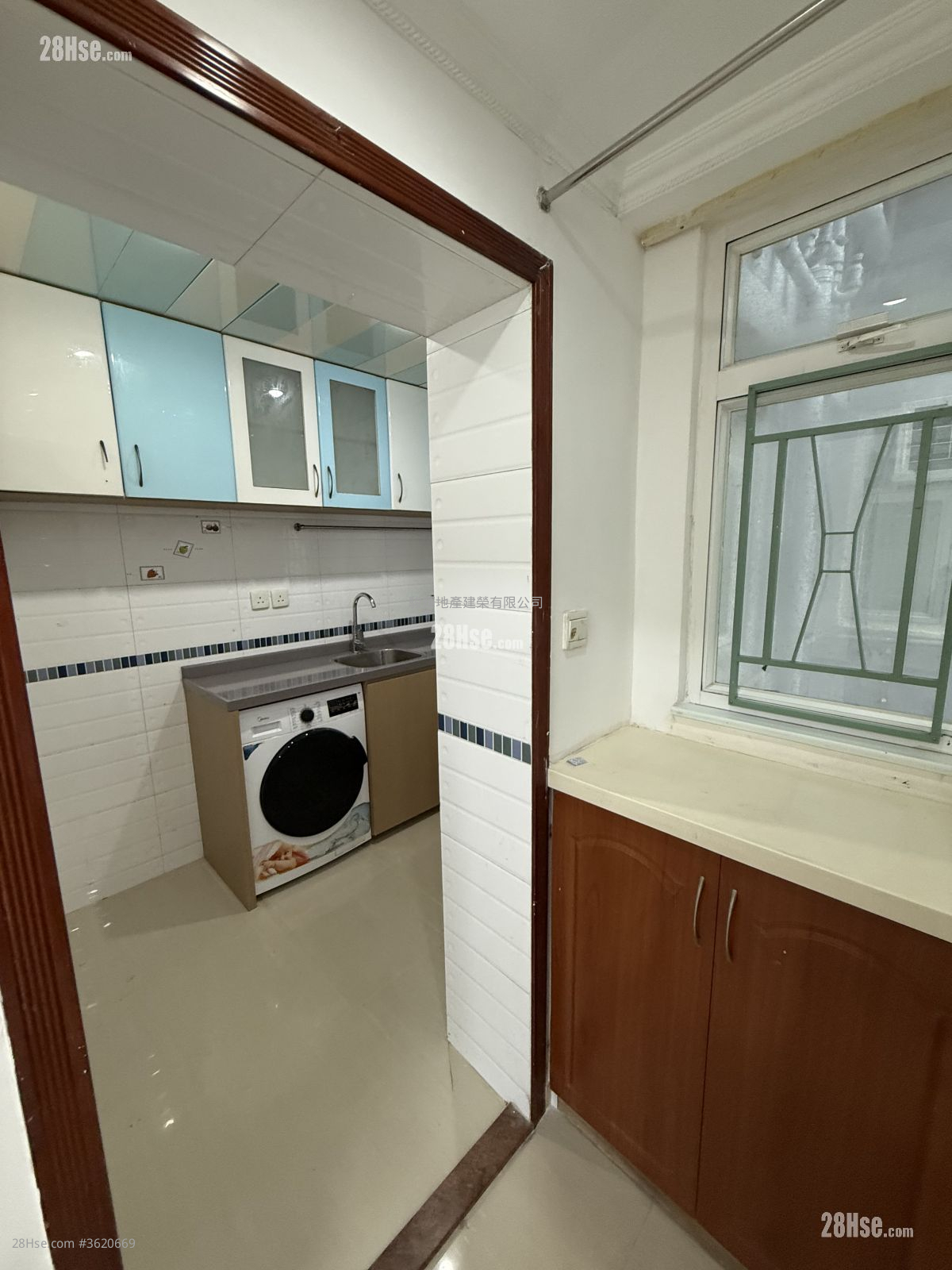 Kam Wah Building Rental 3 Bedrooms , 1 Bathroom 414 ft² Kam Wah Building Rental 3 Bedrooms , 1 Bathroom 414 ft²